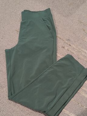 Athleta Green High-Rise Crop Jogger Pants